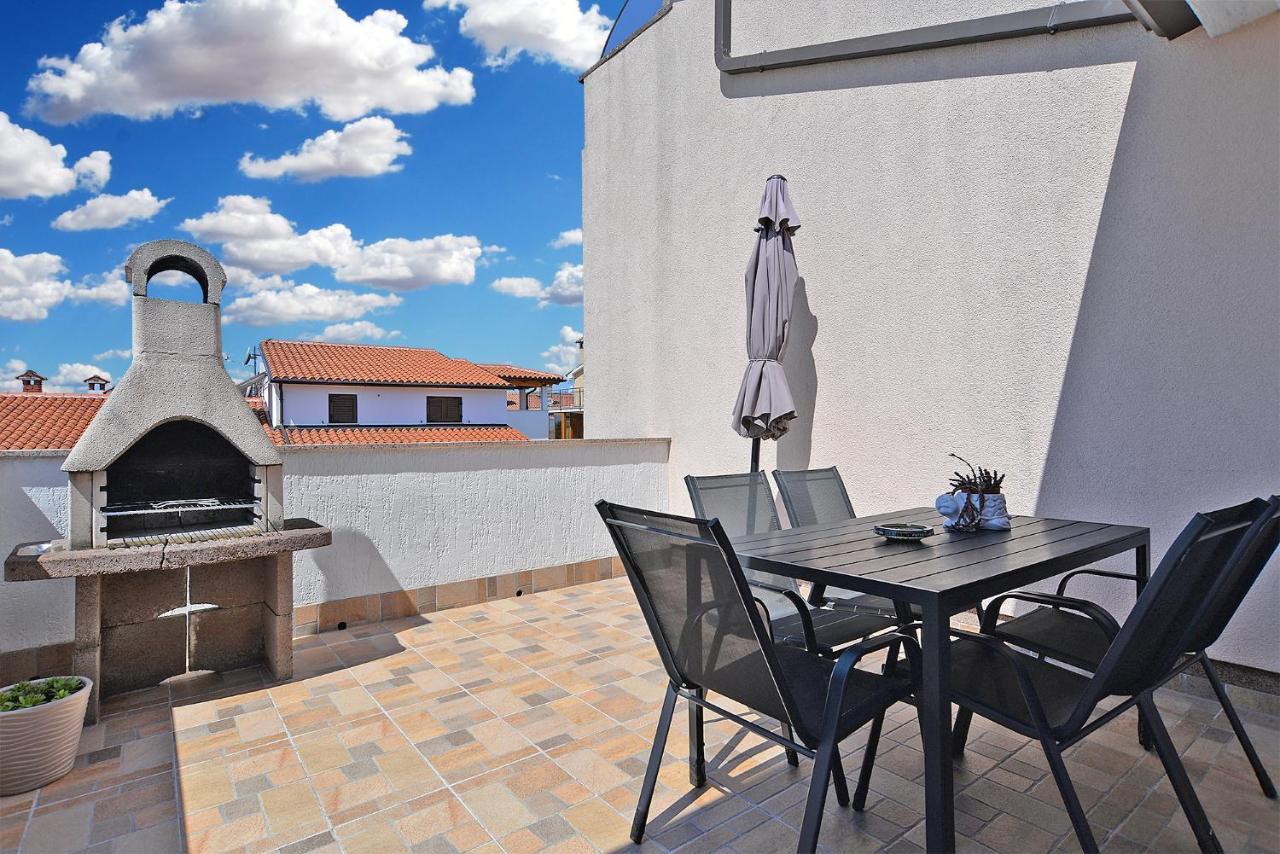 Apartments Milka 2074 Poreč Exterior foto